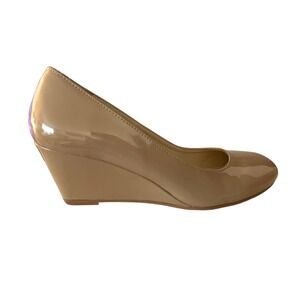 CL by Laundry Wedge‎ Heel Pumps Classic Slip On Beige Patent Leather 7.5